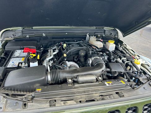 Certified 2023 Jeep Gladiator Sport AWD/4WD image 25