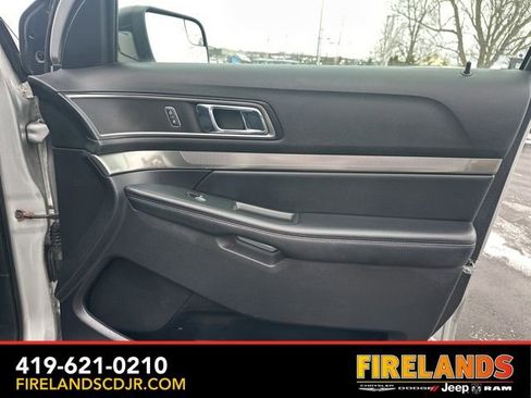 Used 2019 Ford Explorer XLT image 22