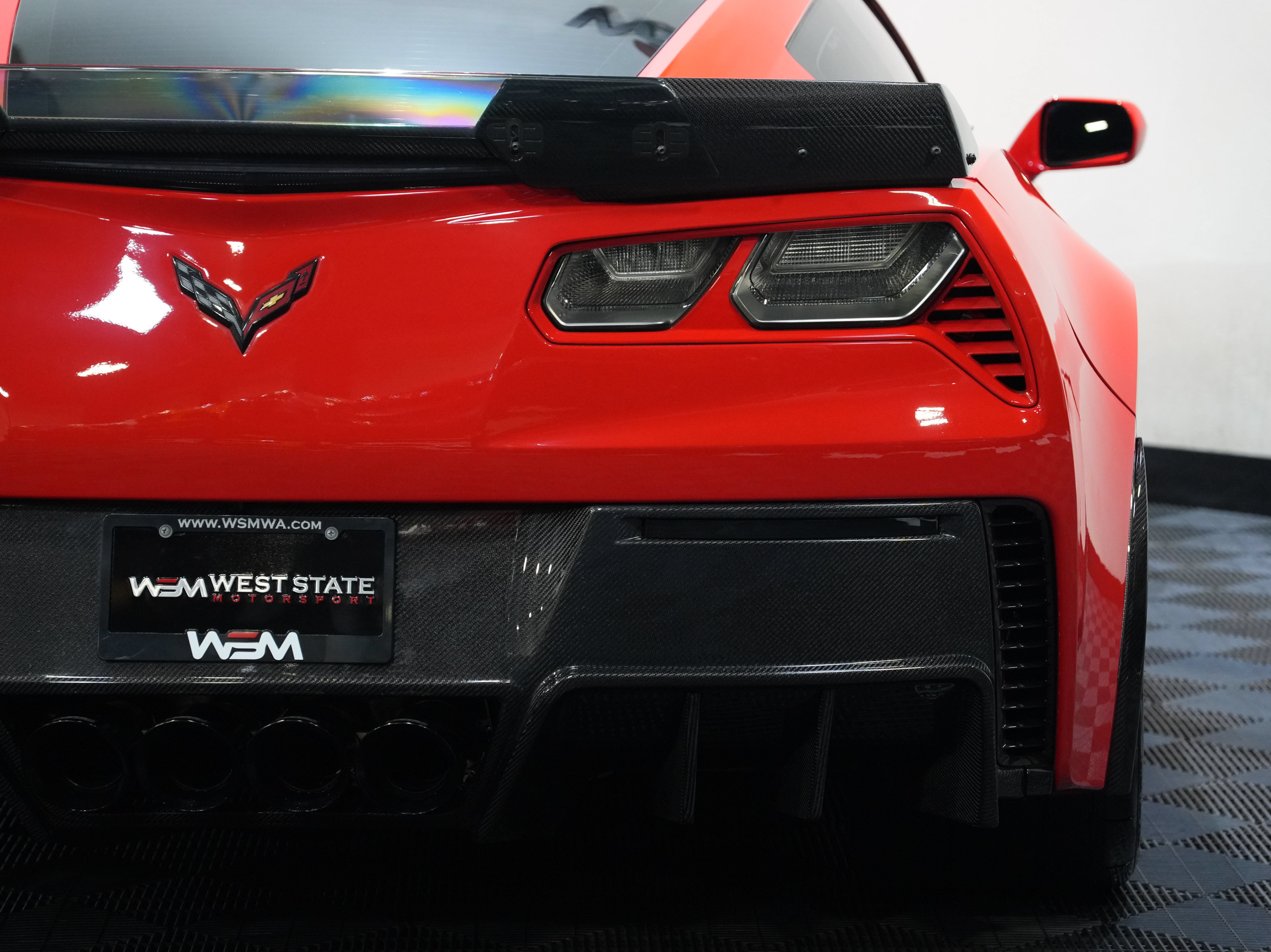 Used 2015 Chevrolet Corvette Z06 w/ 3LZ Preferred Equipment Group RWD image 18