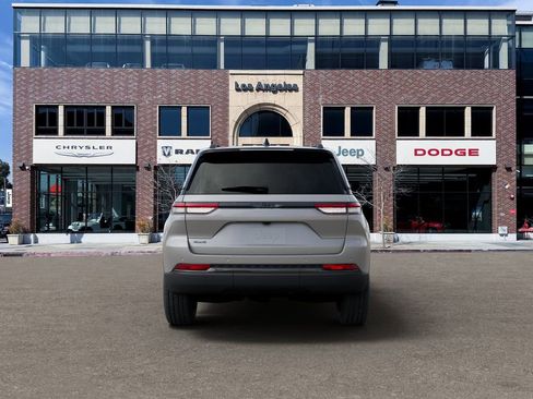 New 2025 Jeep Grand Cherokee Limited image 7