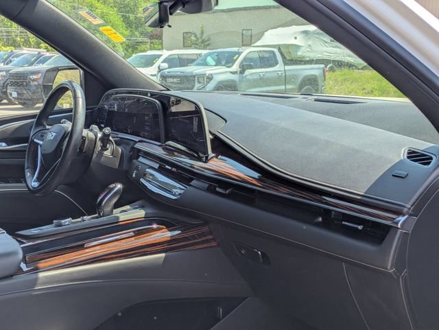 Used 2023 Cadillac Escalade ESV Premium Luxury w/ LPO, Floor Liner Package AWD/4WD image 40