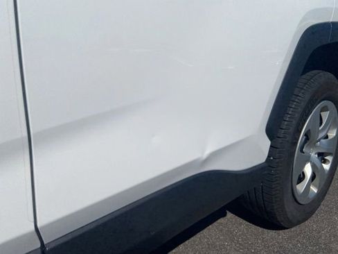 Used 2019 Toyota RAV4 LE FWD image 3