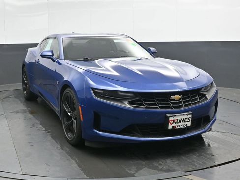 Used 2020 Chevrolet Camaro LT RWD image 4