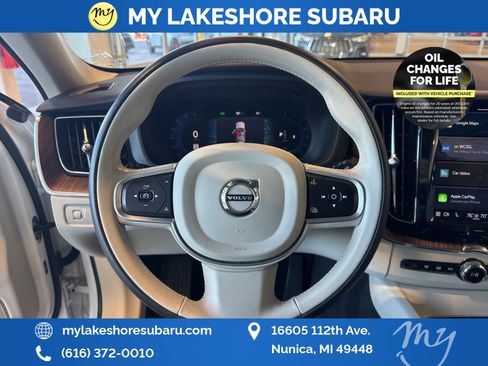 Used 2022 Volvo XC60 B5 Momentum image 14