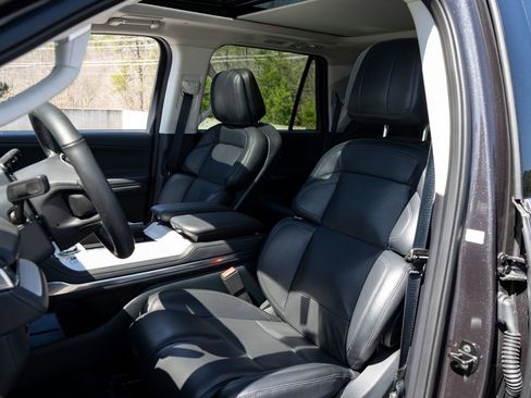 Used 2025 Lincoln Navigator L Reserve AWD/4WD image 26