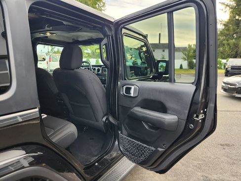 Used 2020 Jeep Wrangler Unlimited Sahara image 43
