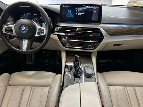 Certified 2023 BMW 530e w/ M Sport Package image 27