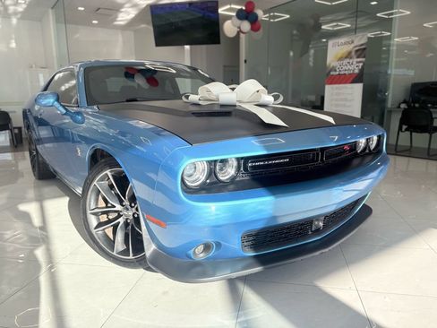 Used 2016 Dodge Challenger R/T Scat Pack w/ Leather Interior Group RWD image 3