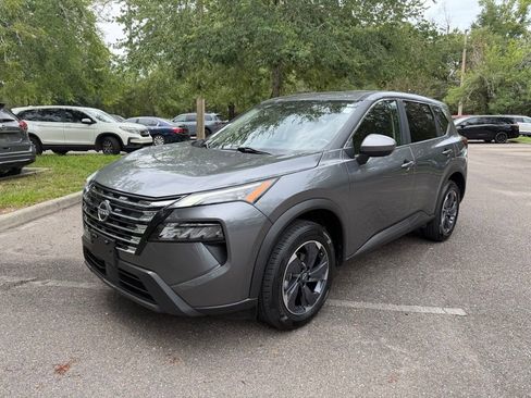 Used 2024 Nissan Rogue SV FWD image 3