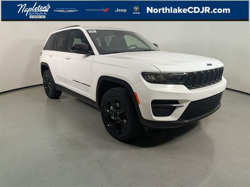 New 2025 Jeep Grand Cherokee Altitude image 1