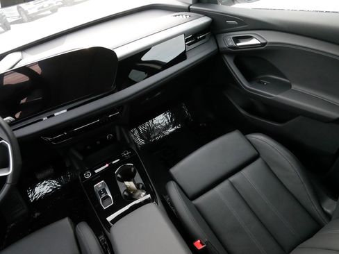 Used 2025 Audi Q6 e-tron Premium Plus w/ Premium Plus image 11