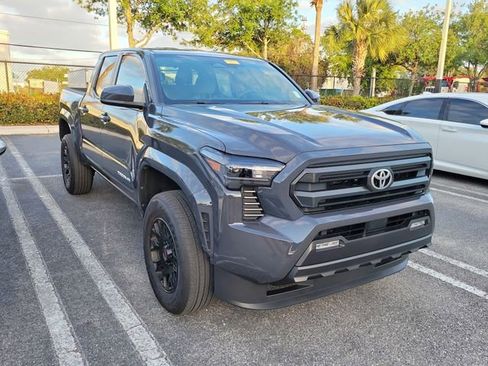Used 2025 Toyota Tacoma SR5 image 3