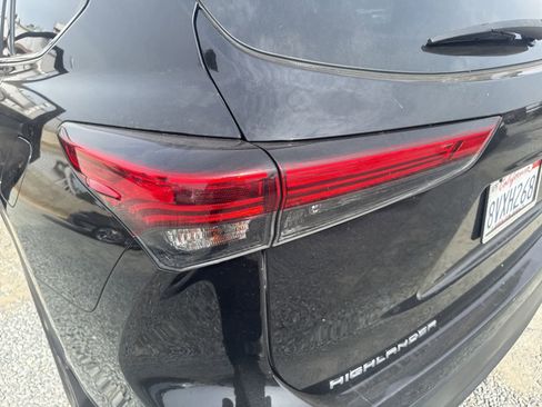 Used 2021 Toyota Highlander XLE image 12