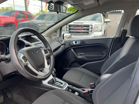 Used 2015 Ford Fiesta SE image 9