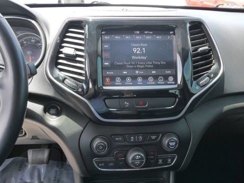 Used 2019 Jeep Cherokee Limited AWD/4WD image 28