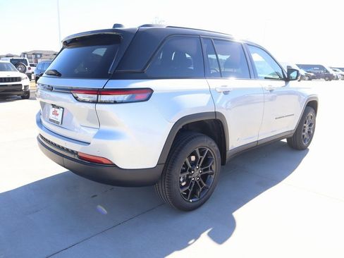 New 2025 Jeep Grand Cherokee Limited image 22