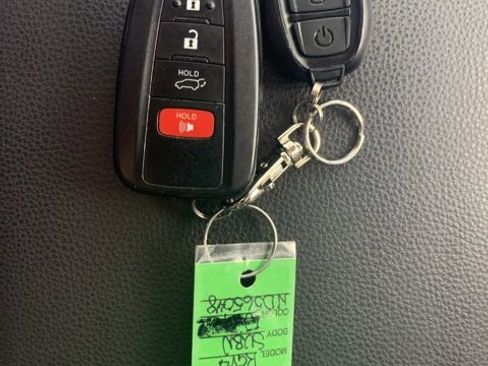 Used 2022 Toyota RAV4 XLE image 32