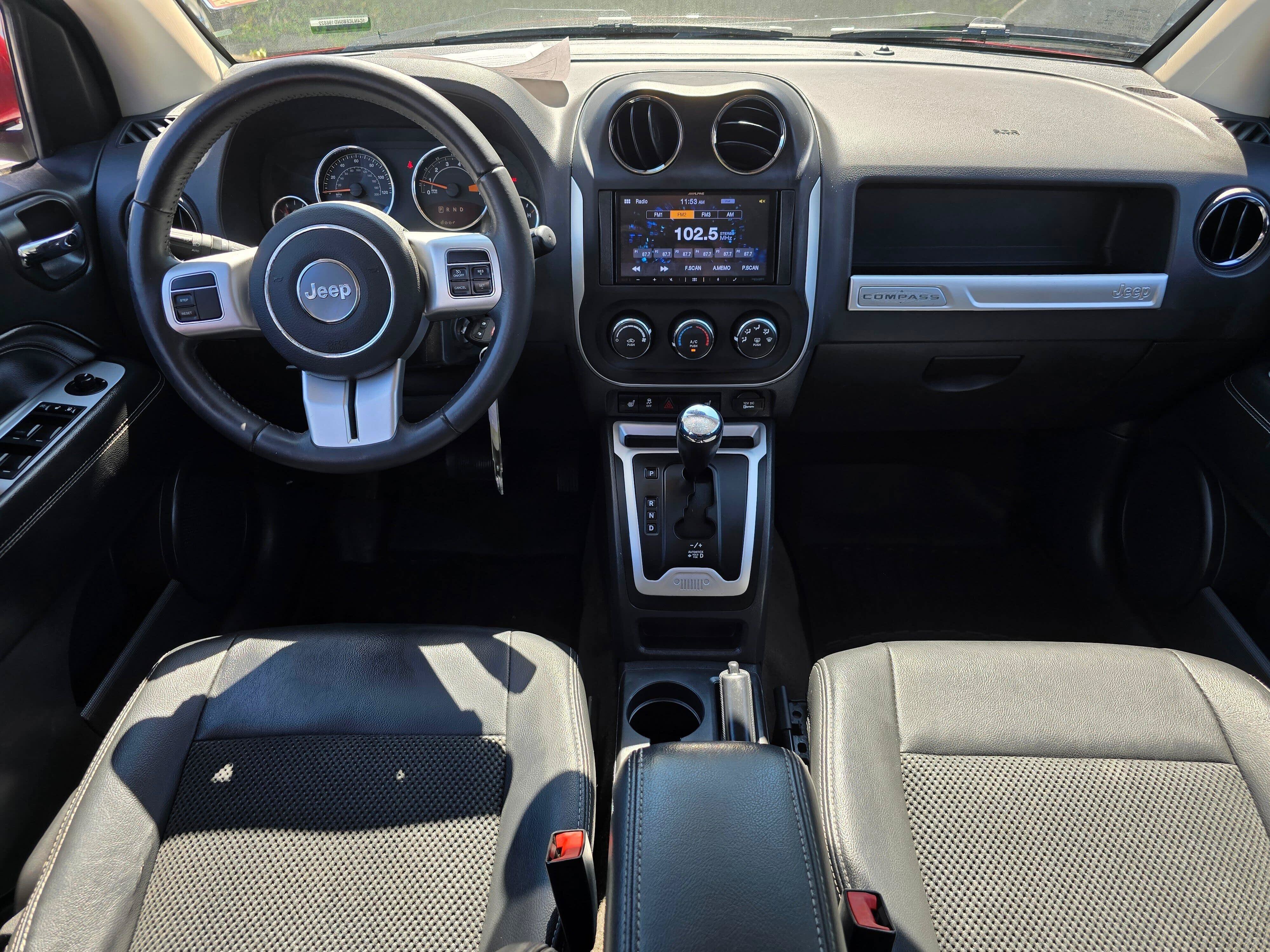 Used 2017 Jeep Compass Latitude FWD image 18