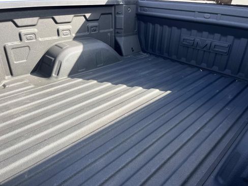 Used 2022 GMC Sierra 1500 SLT w/ SLT Convenience Package image 4