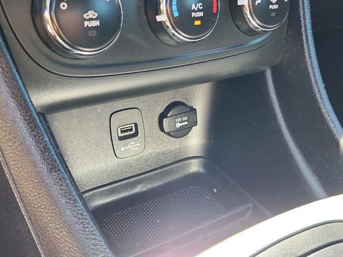 Used 2014 Dodge Avenger SE FWD image 23