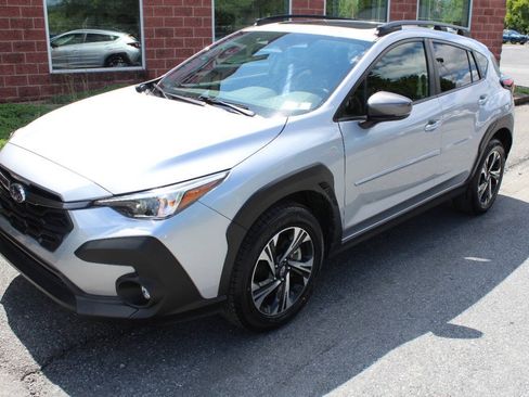 Used 2024 Subaru Crosstrek 2.0i Premium AWD/4WD image 2