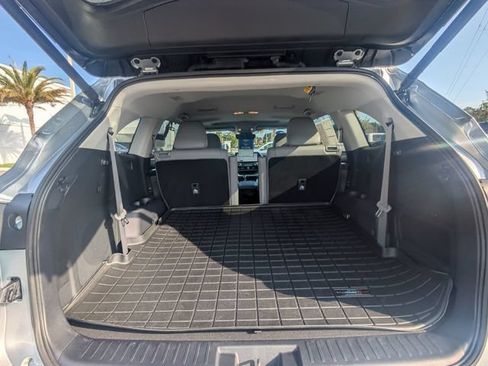Used 2024 Toyota Highlander Limited FWD image 13