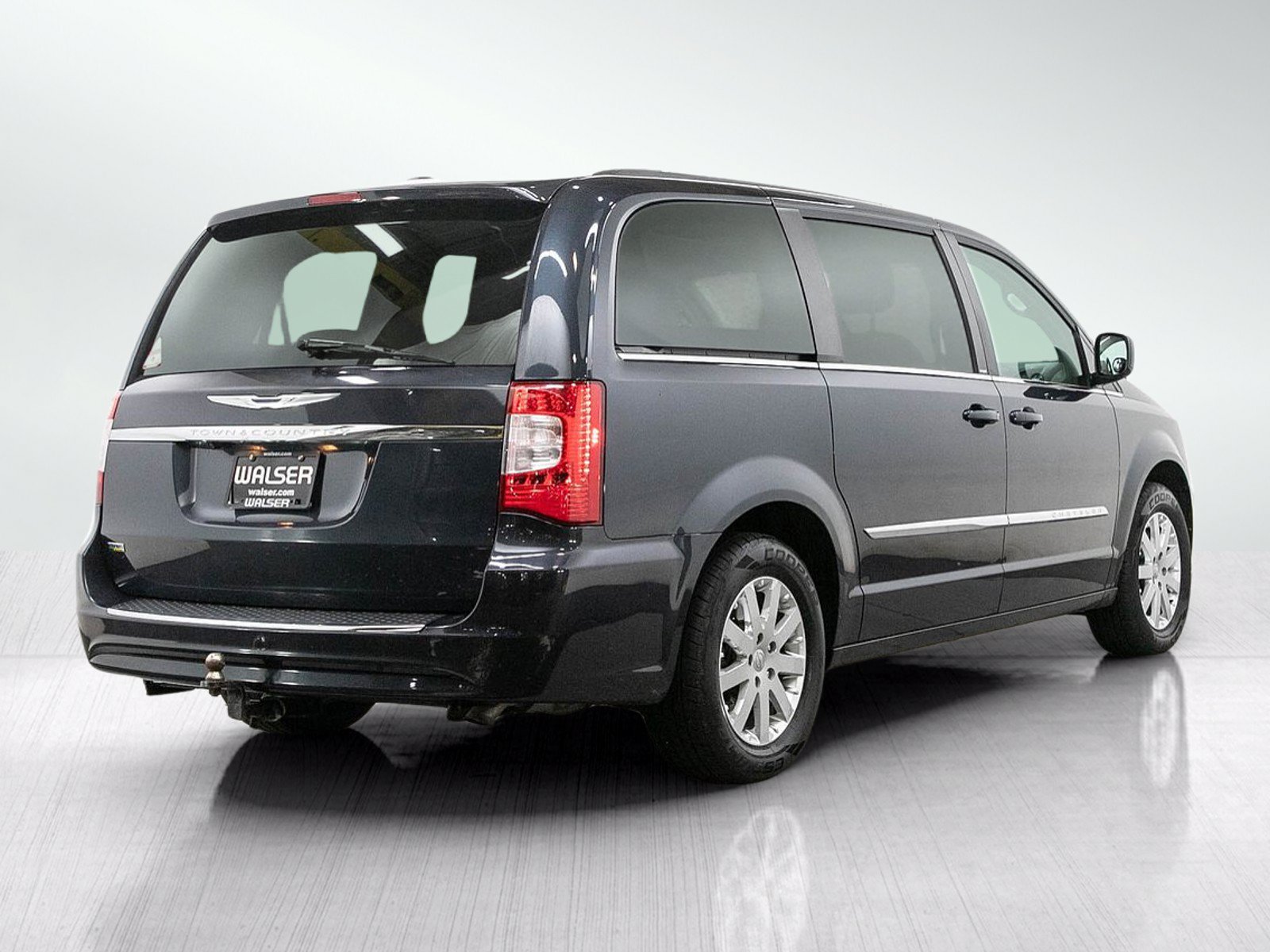 Used 2013 Chrysler Town & Country Touring FWD image 5