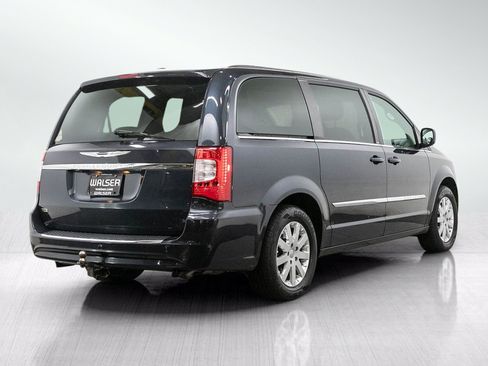 Used 2013 Chrysler Town & Country Touring FWD image 5