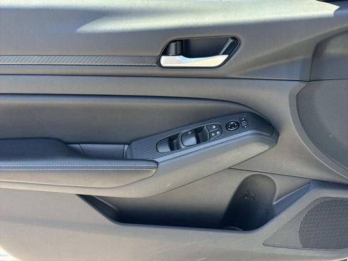 Used 2024 Nissan Altima 2.5 SV image 23