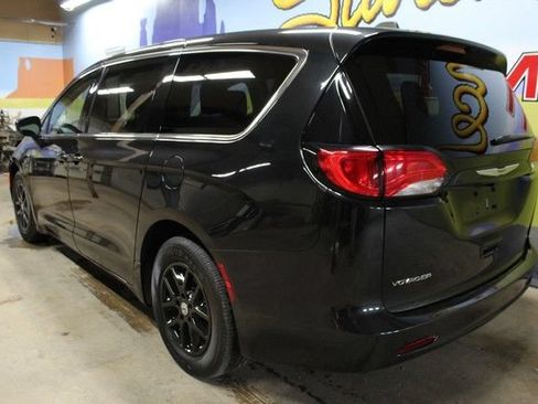 Used 2023 Chrysler Voyager LX FWD image 6