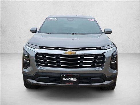 Used 2025 Chevrolet Equinox LT FWD image 2