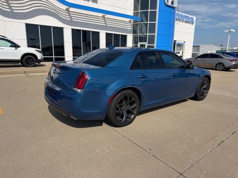 Used 2022 Chrysler 300 Touring w/ Sport Appearance Package RWD image 2