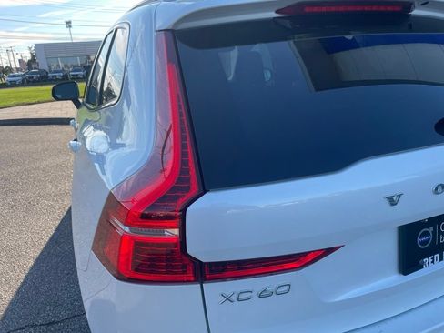 Used 2024 Volvo XC60 B5 Plus AWD/4WD image 10