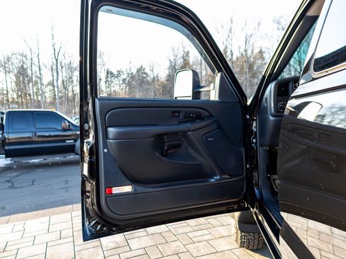 Used 2006 Chevrolet Silverado 3500 LT w/ Heavy-Duty Power Package image 33