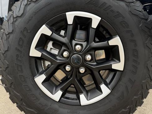 Used 2025 Jeep Wrangler Unlimited Rubicon 4xe w/ Safety Group AWD/4WD image 9