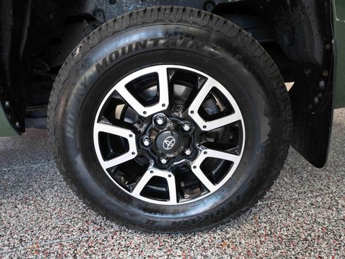 Used 2021 Toyota Tundra SR5 w/ TRD Off-Road Package AWD/4WD image 28
