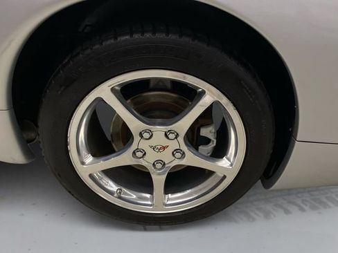 Used 2001 Chevrolet Corvette Coupe w/ Preferred Equipment Group2 RWD image 17