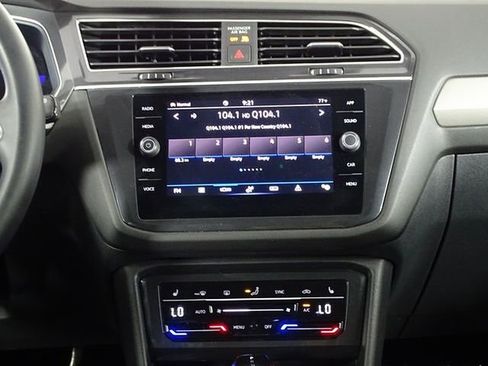 Used 2024 Volkswagen Tiguan SE AWD/4WD image 26