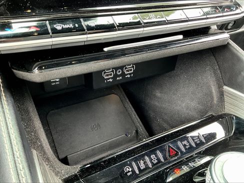 Used 2023 Jeep Wagoneer Series II w/ Flexible Seating Group AWD/4WD image 16