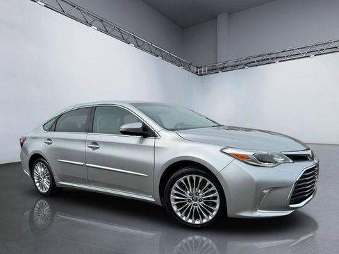 Used 2018 Toyota Avalon Limited image 28