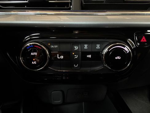 Used 2025 Chevrolet Trax LT FWD image 25