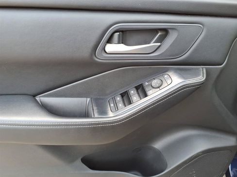 Used 2024 Nissan Rogue SV FWD image 12