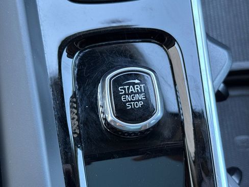 Used 2025 Volvo XC60 B5 Plus image 28