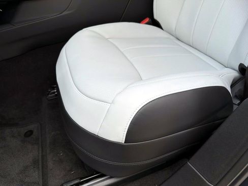 New 2026 Land Rover Range Rover Sport Dynamic SE image 18