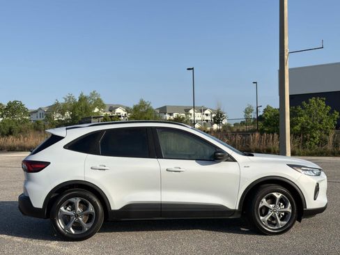Certified 2025 Ford Escape ST-Line FWD image 3