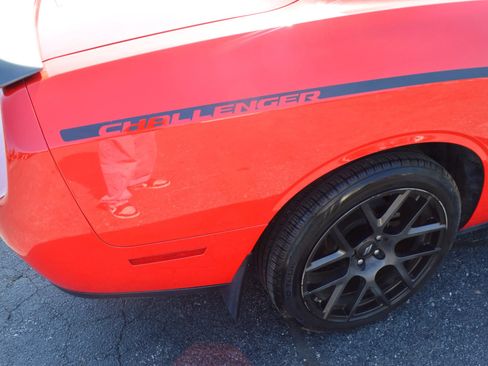 Used 2015 Dodge Challenger SXT w/ Driver Convenience Group RWD image 10