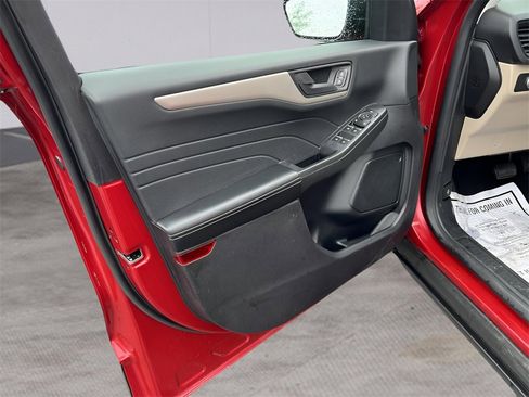 Used 2022 Ford Escape SE w/ Cold Weather Package image 25