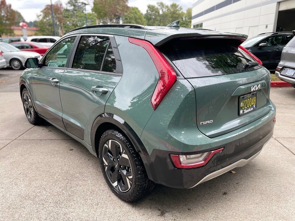 Used 2023 Kia Niro Wave w/ Wave Preserve Package FWD image 6