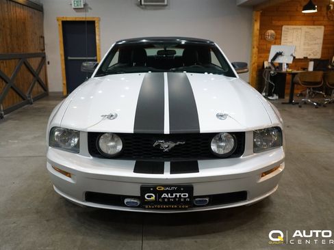Used 2005 Ford Mustang GT Premium image 2