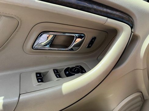 Used 2015 Ford Taurus Limited w/ Equipment Group 301A FWD image 25